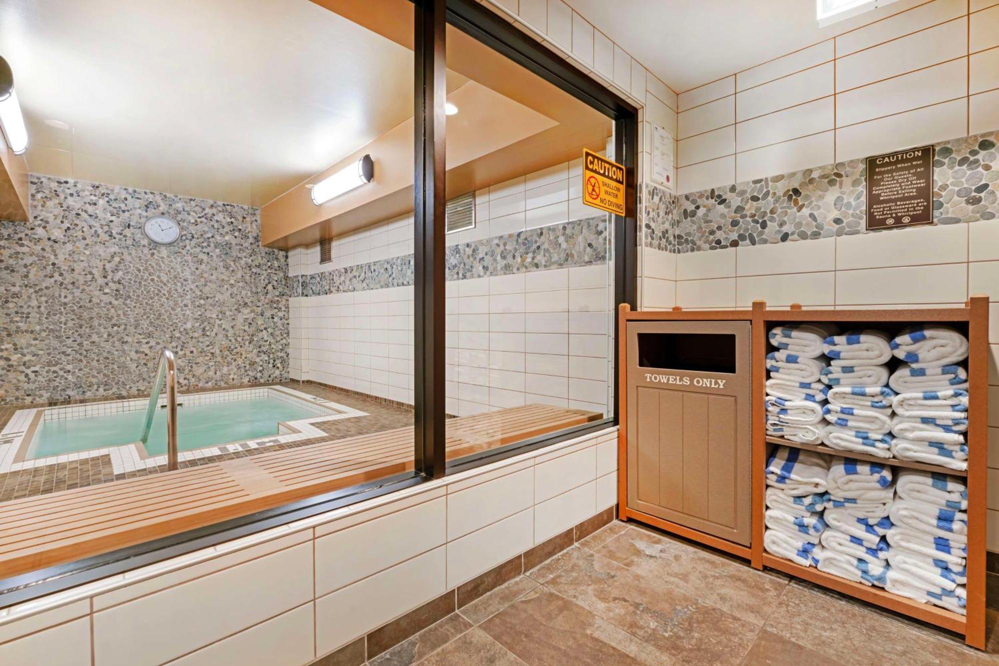Best Western Plus Barclay Hotel Port Alberni Buitenkant foto
