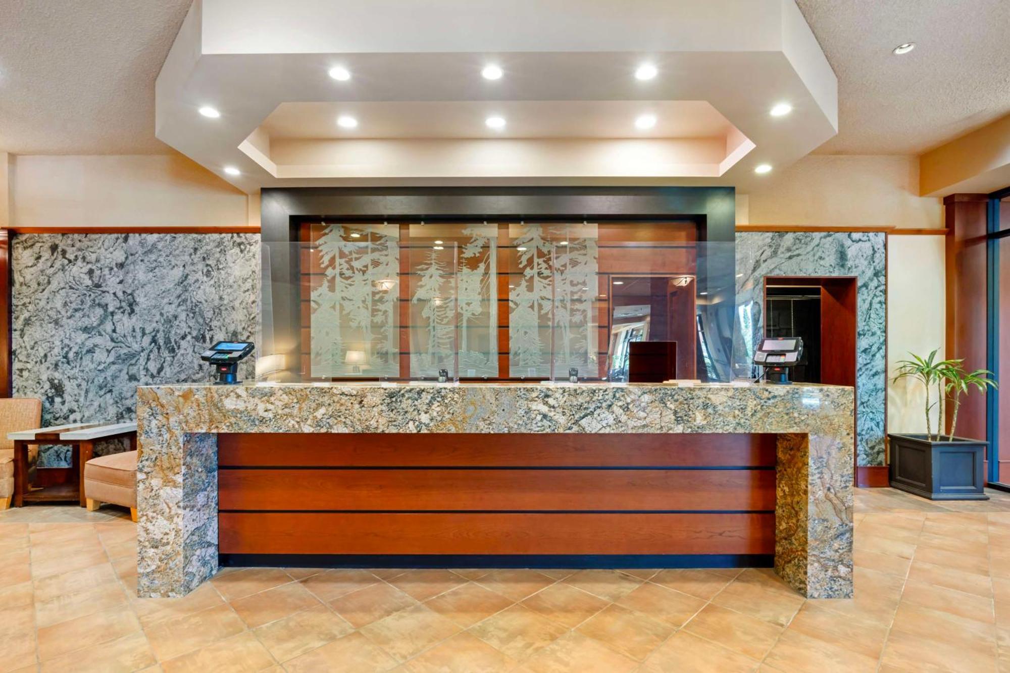 Best Western Plus Barclay Hotel Port Alberni Buitenkant foto
