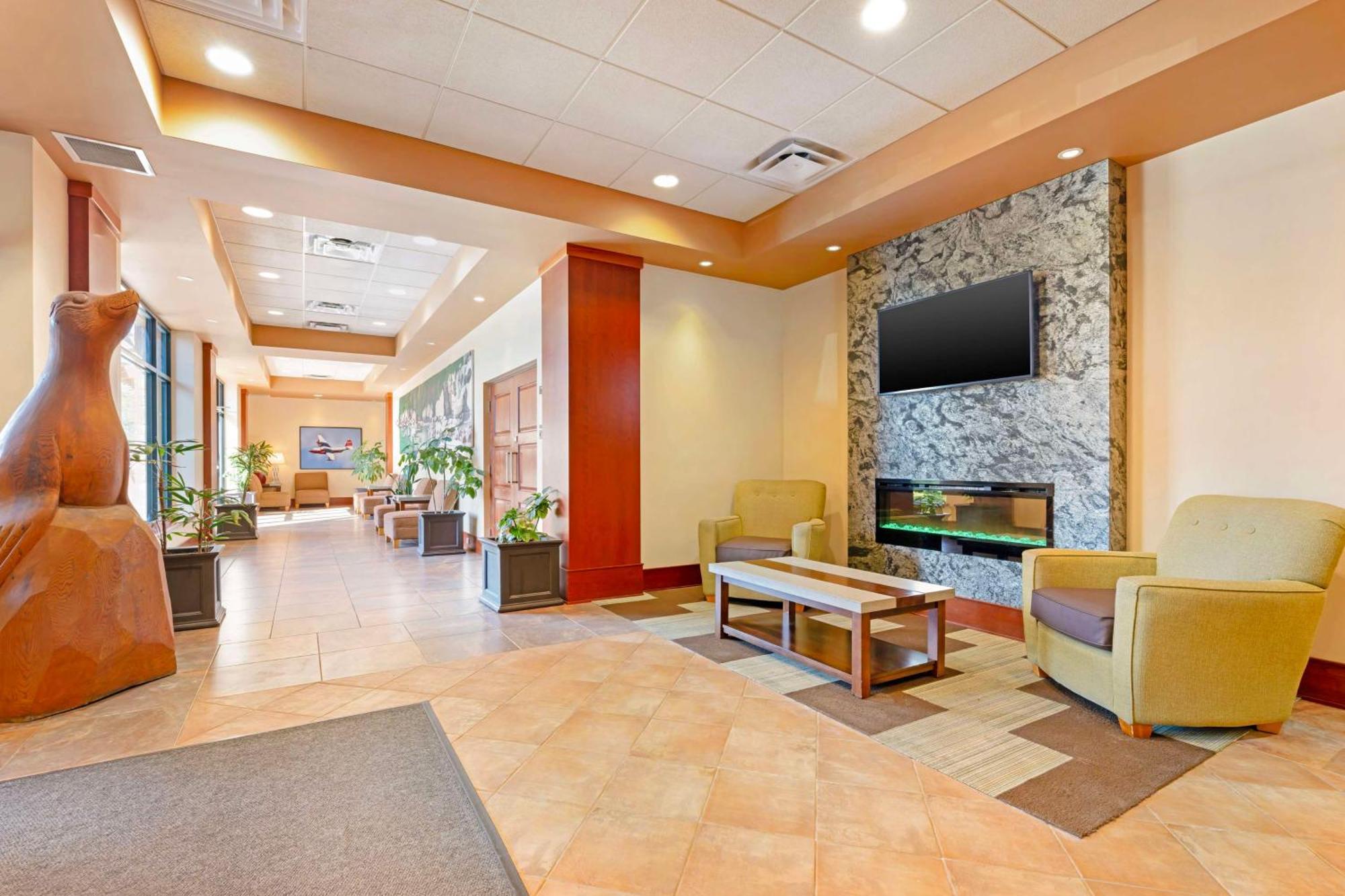 Best Western Plus Barclay Hotel Port Alberni Buitenkant foto